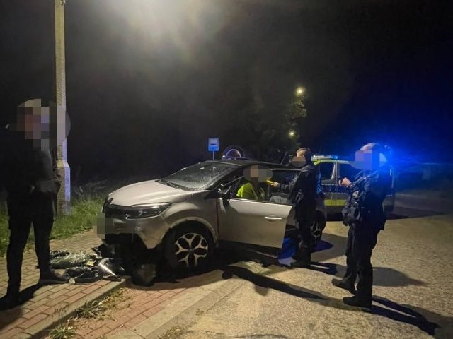 Śmietnik zatrzymał renault, policjant zatrzymał kierującą